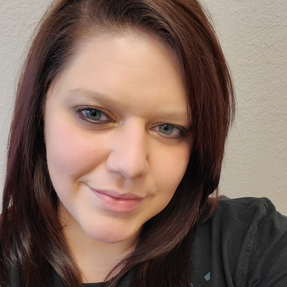 Meet your Posher, Christy - Picture 2 of 2